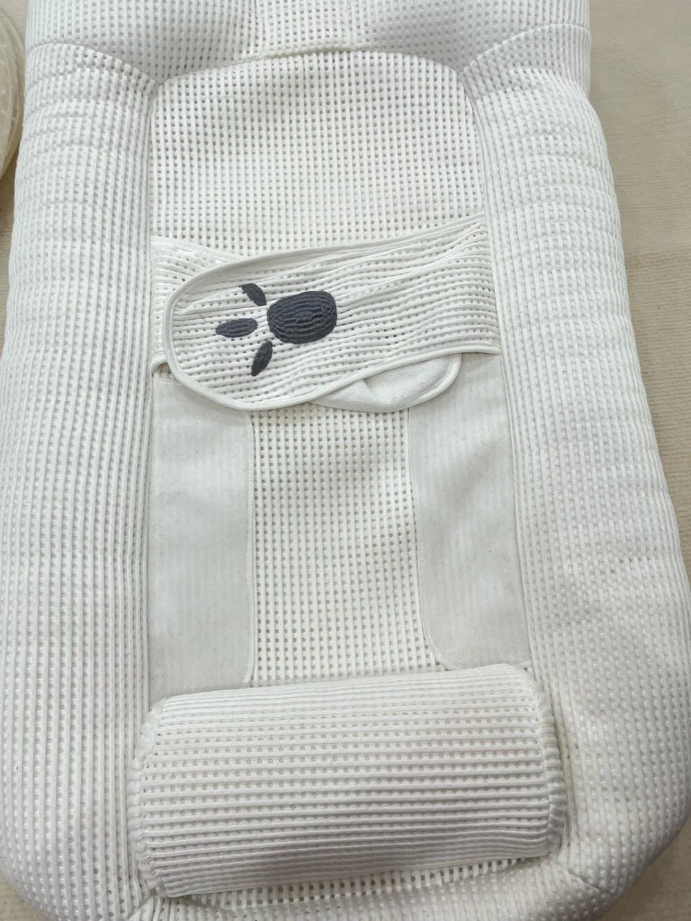 Gối chống trào ngược Chilux gấu trắng (kèm phụ kiện) - Ảnh 4