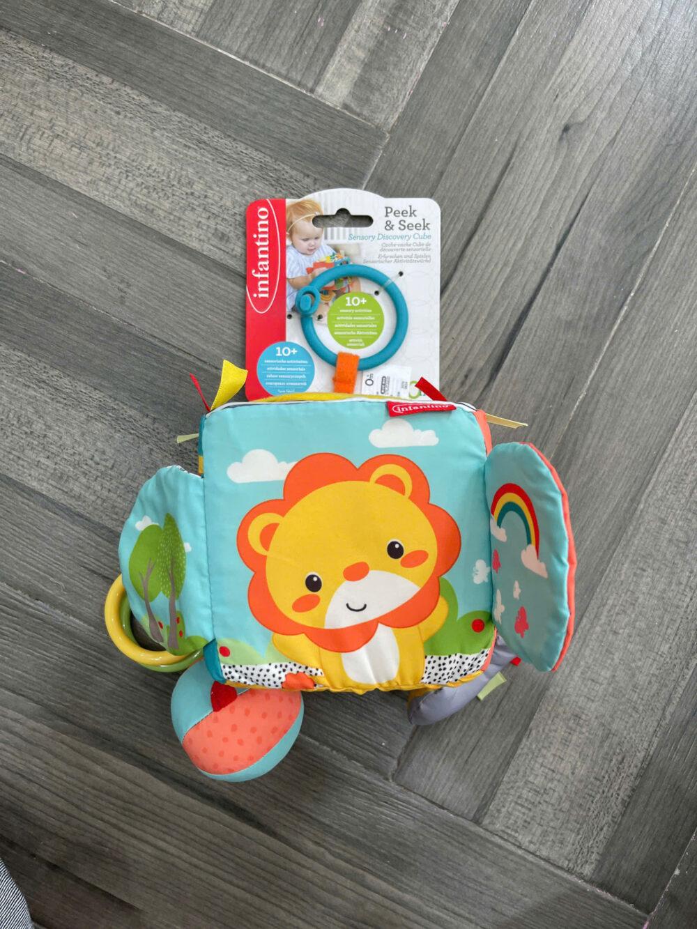 Đồ chơi Infantino Peek & Seek Sensory Discovery Cube cho bé từ 3M+ - Image 2
