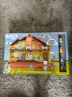 Đồ chơi Bluey Heeler Family Home & Outdoor BBQ Set cho bé từ 3 tuổi+ - Ảnh 2