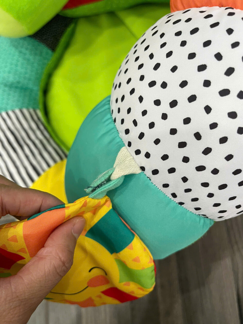 Gối tập lẫy & ngồi hình sâu cho bé Infantino - Image 7