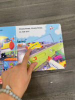Set 2 sách bizzy bear tiếng anh - Ảnh 8