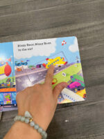 Set 2 sách bizzy bear tiếng anh - Ảnh 9