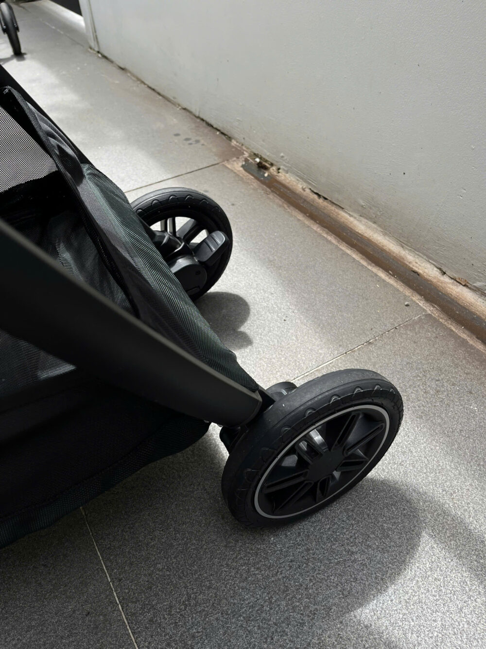 Xe đẩy Nuna triv đen - Ảnh 4
