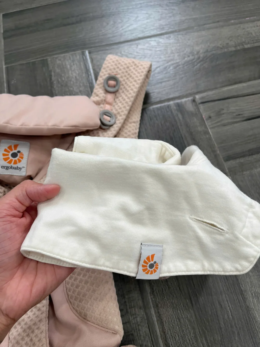 Địu Ergo baby Omni Breeze tặng kèm yếm địu (màu baby pink) - Ảnh 3