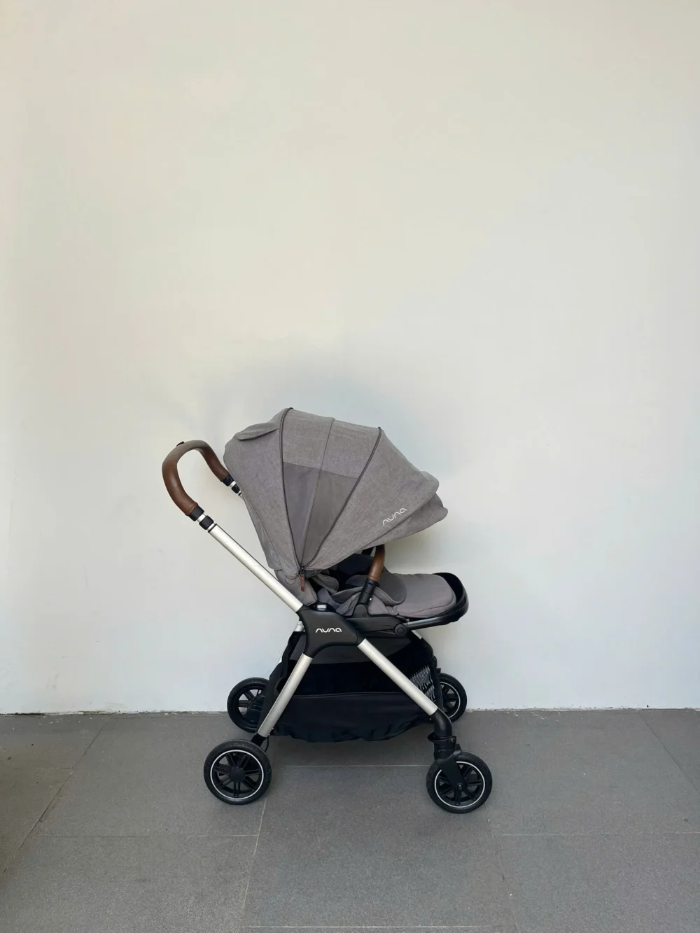 Xe đẩy Nuna triv màu xám khung bạc 0-4 tuổi - Ảnh 10