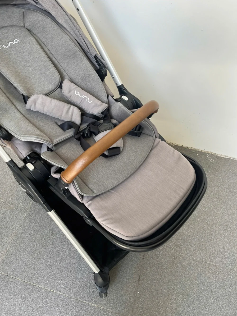 Xe đẩy Nuna triv màu xám khung bạc 0-4 tuổi - Ảnh 13