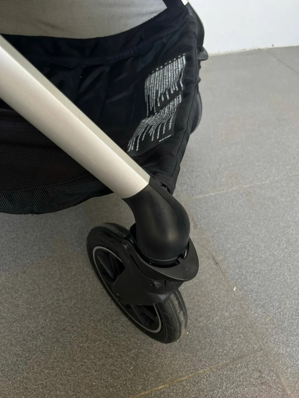 Xe đẩy Nuna triv màu xám khung bạc 0-4 tuổi - Ảnh 16