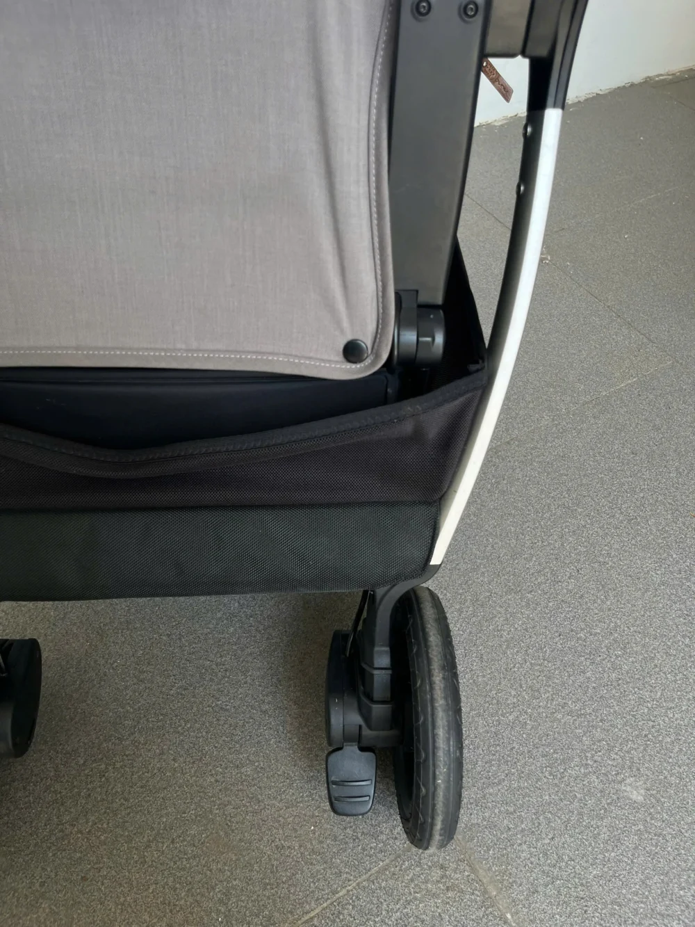 Xe đẩy Nuna triv màu xám khung bạc 0-4 tuổi - Ảnh 20