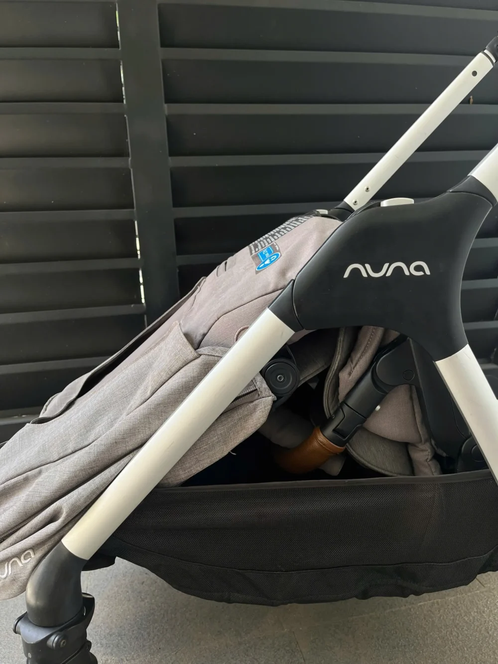 Xe đẩy Nuna triv màu xám khung bạc 0-4 tuổi - Ảnh 5