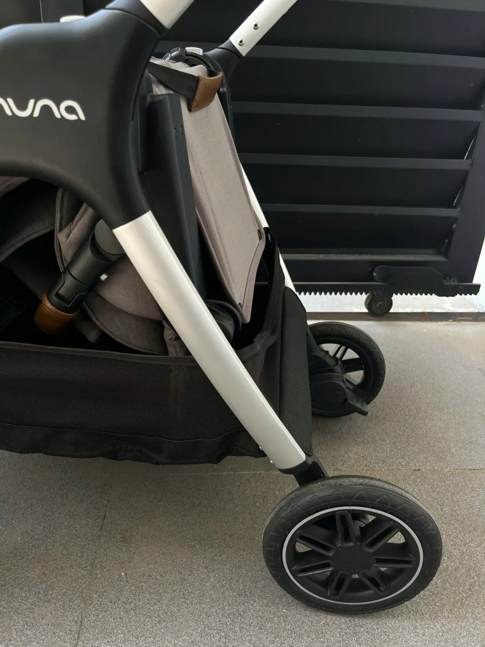 Xe đẩy Nuna triv màu xám khung bạc 0-4 tuổi - Ảnh 7