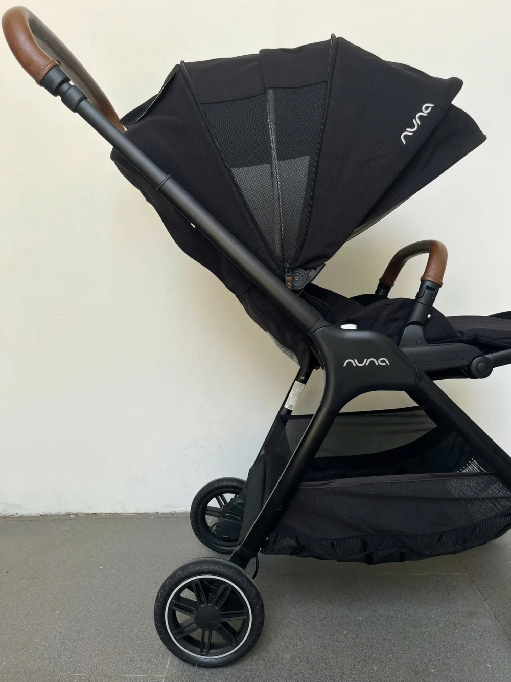 Xe đẩy Nuna triv màu đen khung đen 0-4 tuổi - Ảnh 3