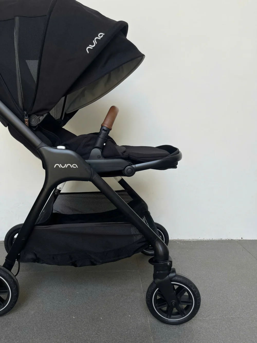 Xe đẩy Nuna triv màu đen khung đen 0-4 tuổi - Ảnh 4