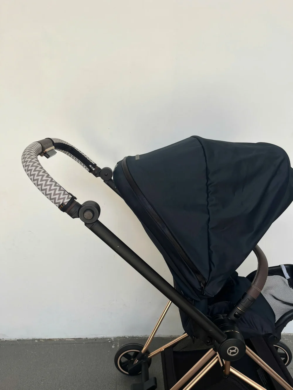 Xe đẩy Cybex mios 2 màu đen khung rose gold (kèm sẵn bọc tay cầm xe đẩy) / 2 - Ảnh 4