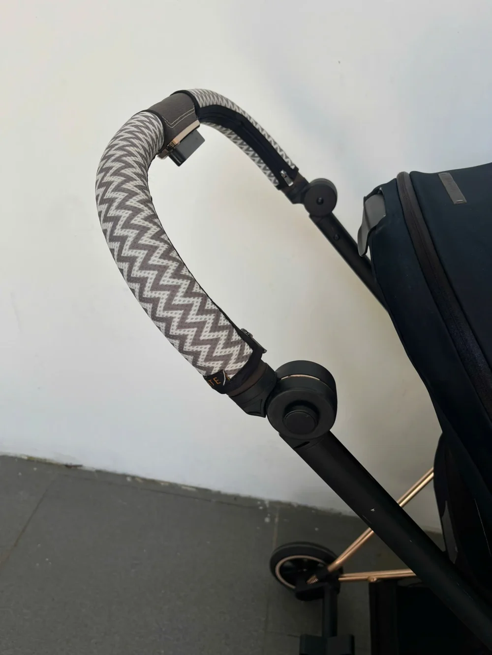 Xe đẩy Cybex mios 2 màu đen khung rose gold (kèm sẵn bọc tay cầm xe đẩy) / 2 - Ảnh 7