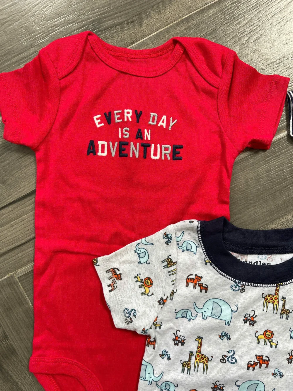 Set 3 bodysuit ngắn tay Simple joys by Carter's & Bundles 12M - Ảnh 3