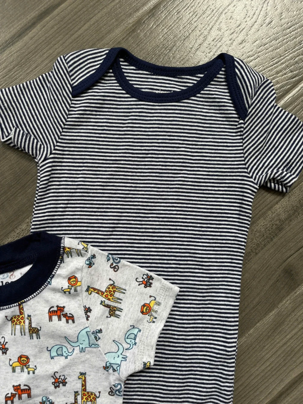 Set 3 bodysuit ngắn tay Simple joys by Carter's & Bundles 12M - Ảnh 4