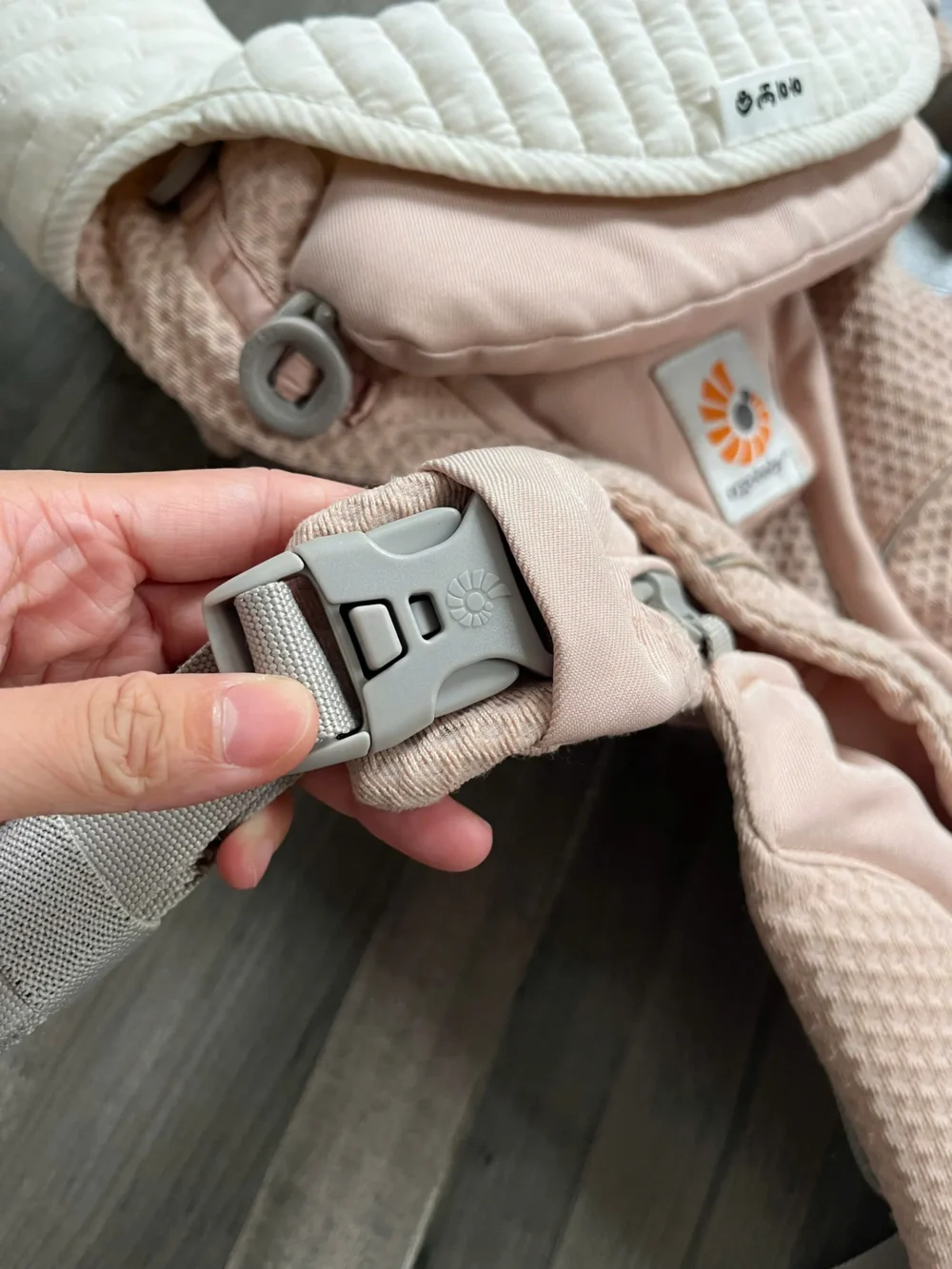 Địu Ergo baby Omni Breeze tặng kèm yếm địu (màu baby pink) 0-4 tuổi - Ảnh 23