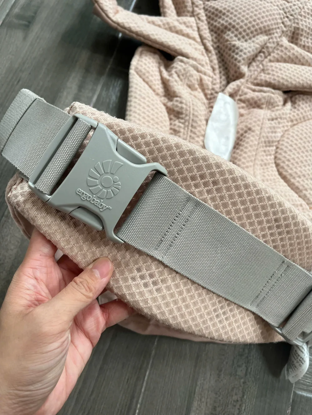 Địu Ergo baby Omni Breeze tặng kèm yếm địu (màu baby pink) 0-4 tuổi - Ảnh 4