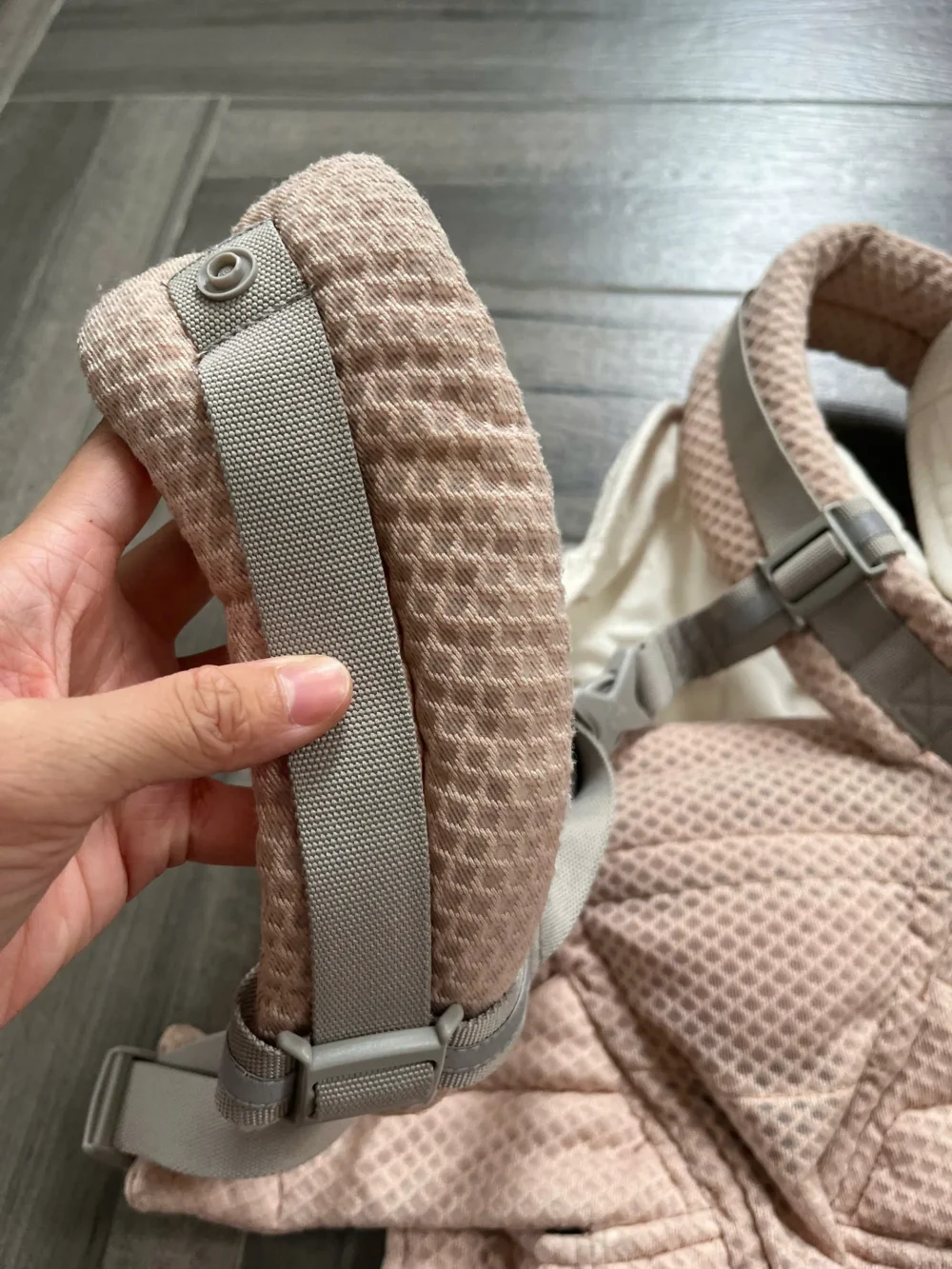 Địu Ergo baby Omni Breeze tặng kèm yếm địu (màu baby pink) 0-4 tuổi - Ảnh 11