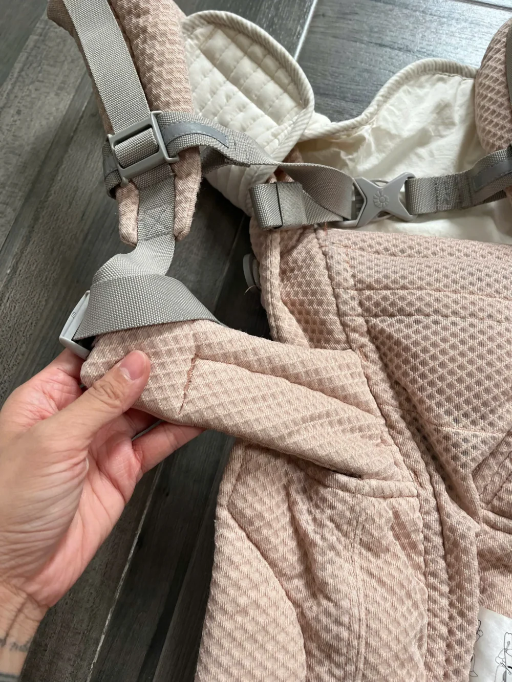 Địu Ergo baby Omni Breeze tặng kèm yếm địu (màu baby pink) 0-4 tuổi - Ảnh 12