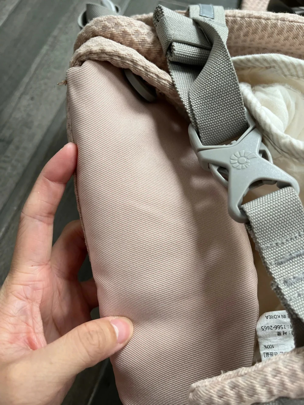 Địu Ergo baby Omni Breeze tặng kèm yếm địu (màu baby pink) 0-4 tuổi - Ảnh 14