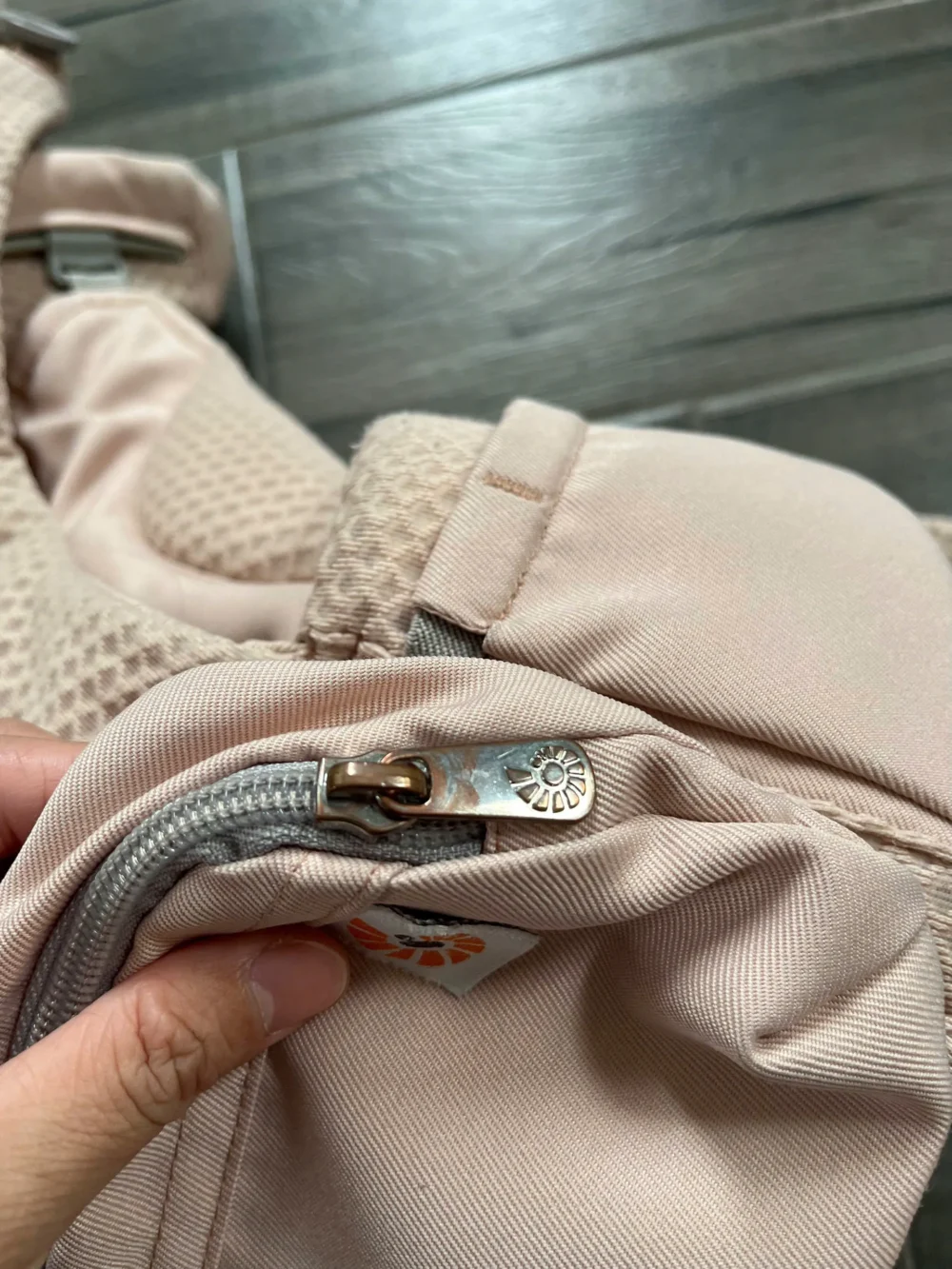 Địu Ergo baby Omni Breeze tặng kèm yếm địu (màu baby pink) 0-4 tuổi - Ảnh 16