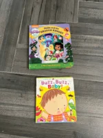Set 2 quyển sách tiếng anh bé - Ảnh 2