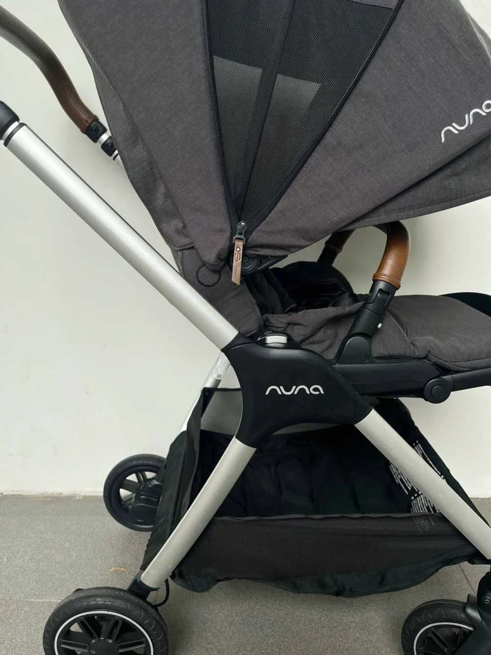 Xe đẩy Nuna triv màu xám đậm khung bạc 0-4 tuổi - Ảnh 18