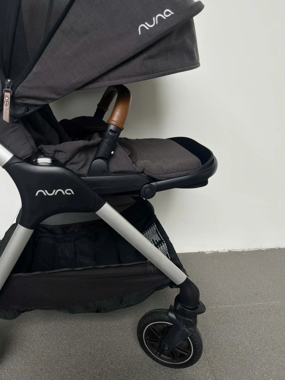 Xe đẩy Nuna triv màu xám đậm khung bạc 0-4 tuổi - Ảnh 19