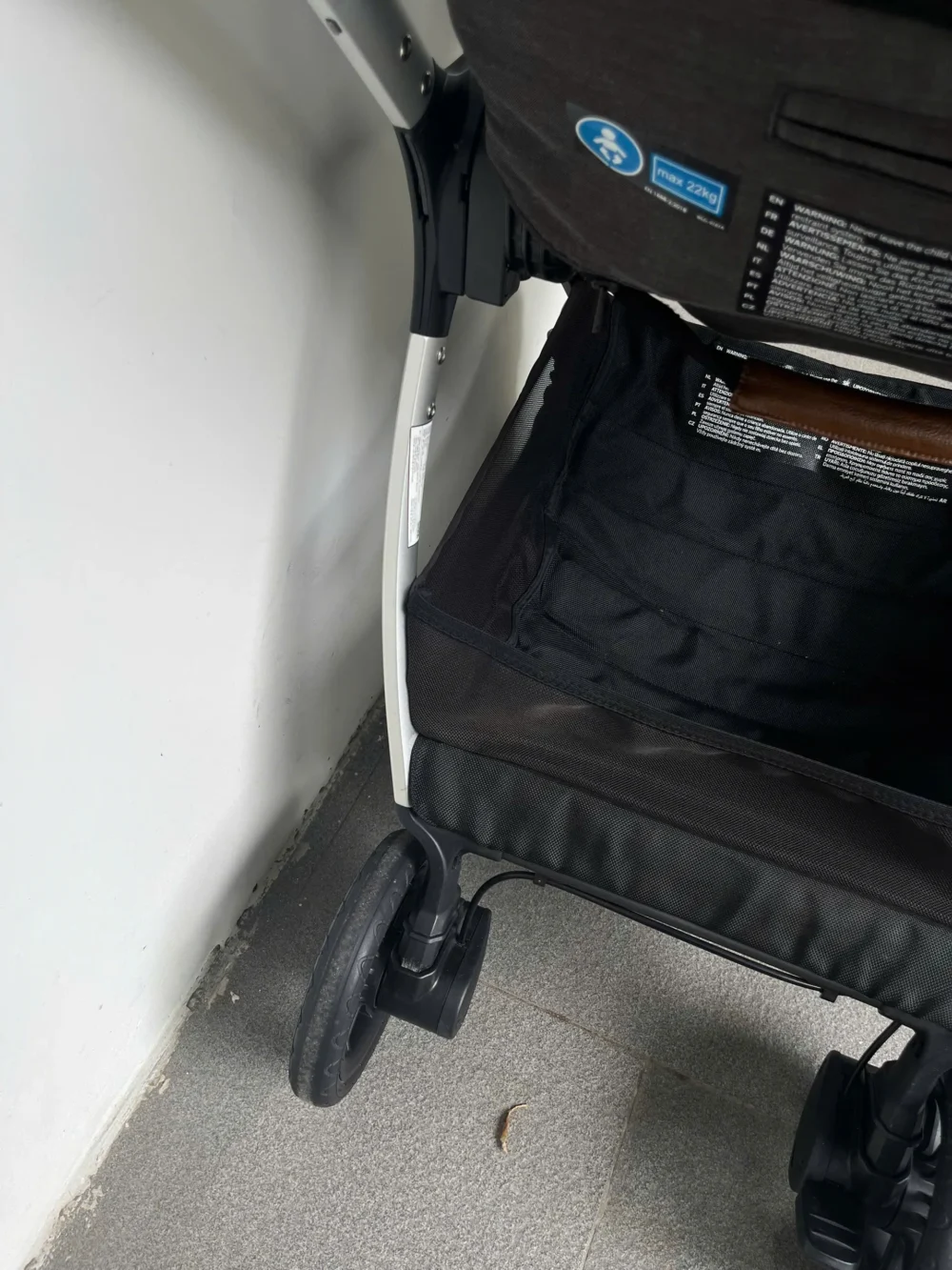 Xe đẩy Nuna triv màu xám đậm khung bạc 0-4 tuổi - Ảnh 3