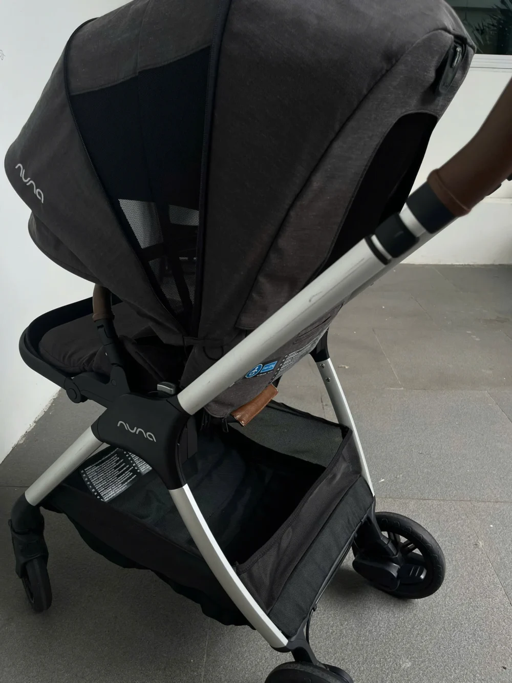 Xe đẩy Nuna triv màu xám đậm khung bạc 0-4 tuổi - Ảnh 4