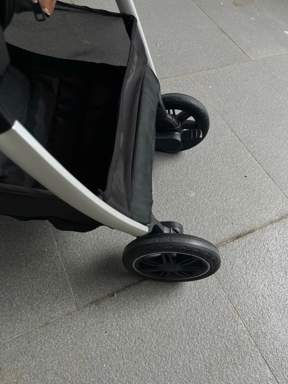 Xe đẩy Nuna triv màu xám đậm khung bạc 0-4 tuổi - Ảnh 9