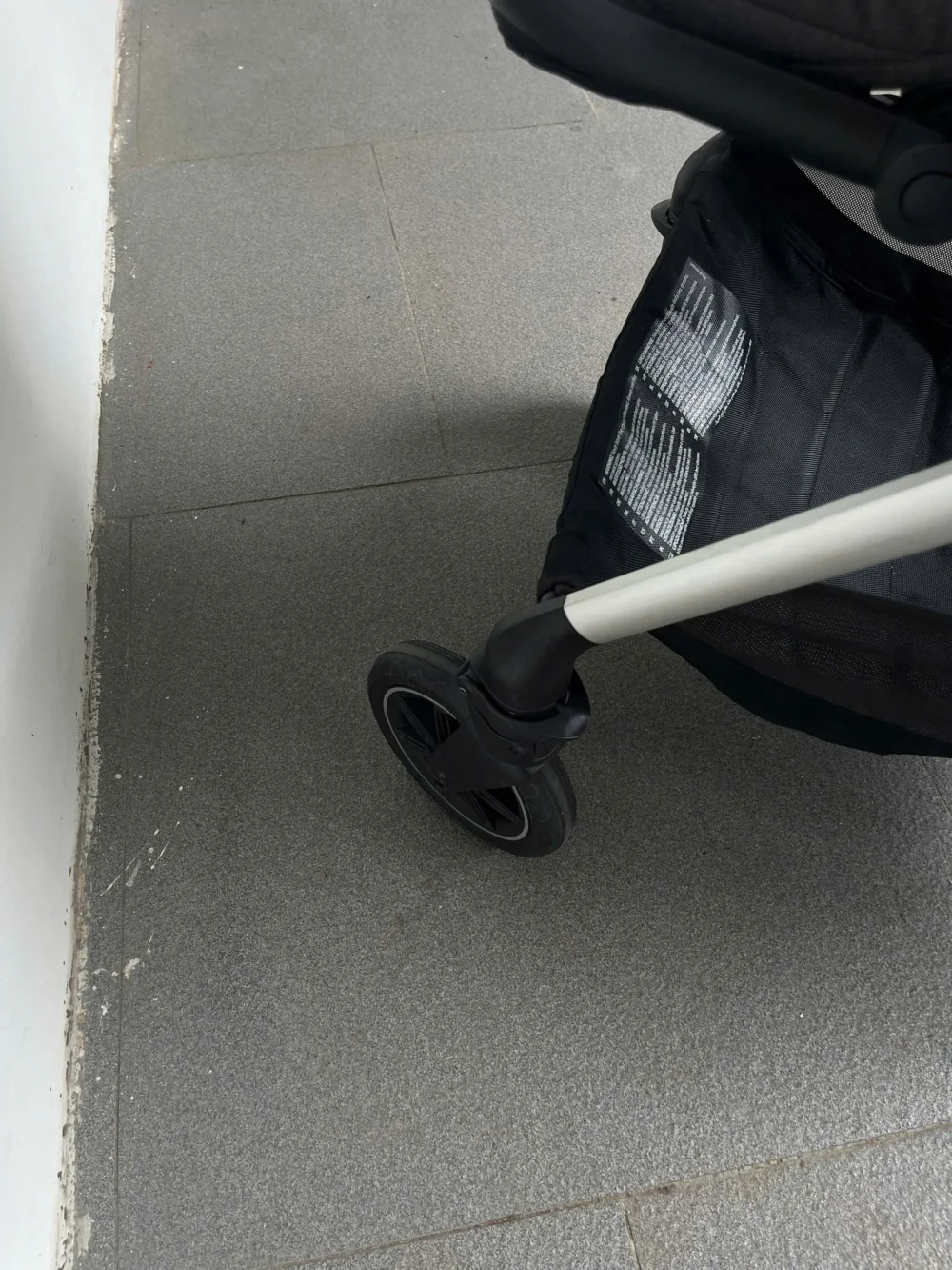 Xe đẩy Nuna triv màu xám đậm khung bạc 0-4 tuổi - Ảnh 12