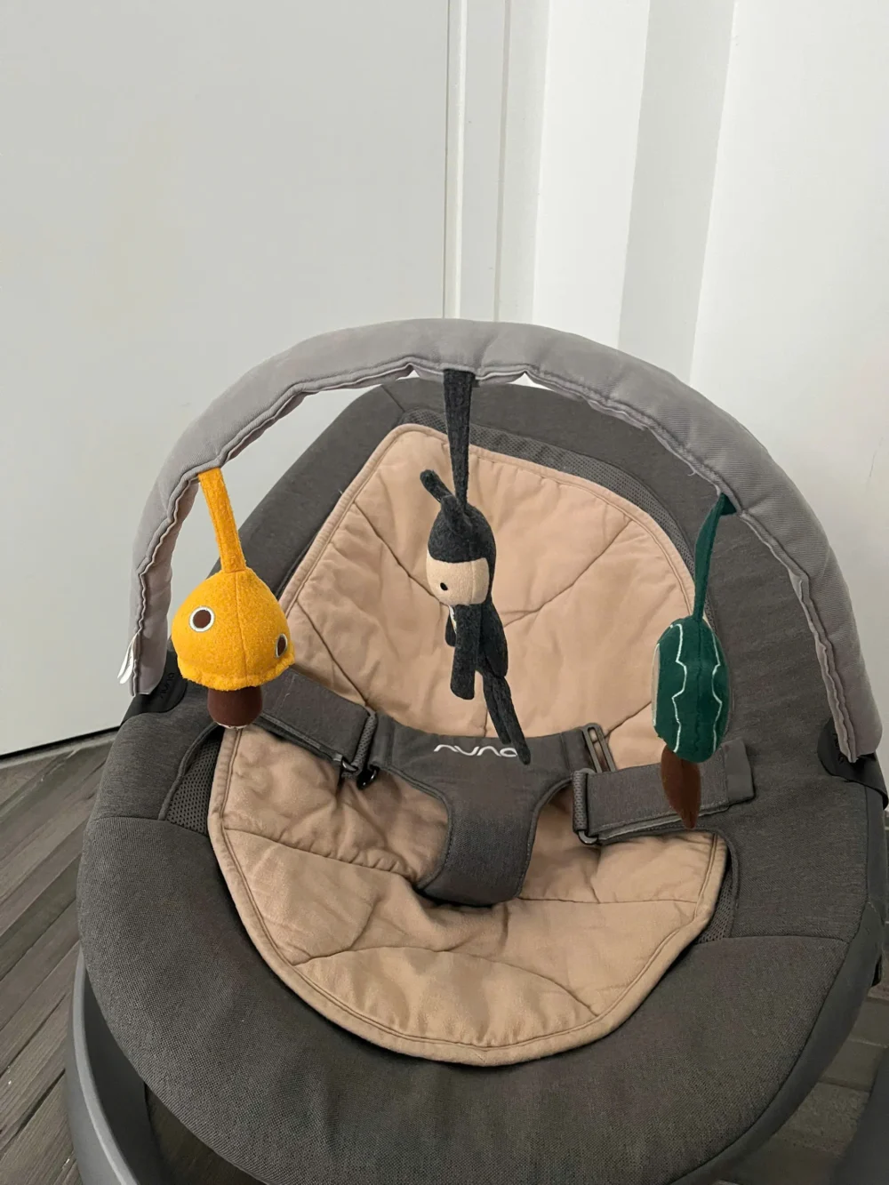 Nôi nuna leaf curv màu xám lót be kèm thanh đồ chơi 0-60kg - Ảnh 10
