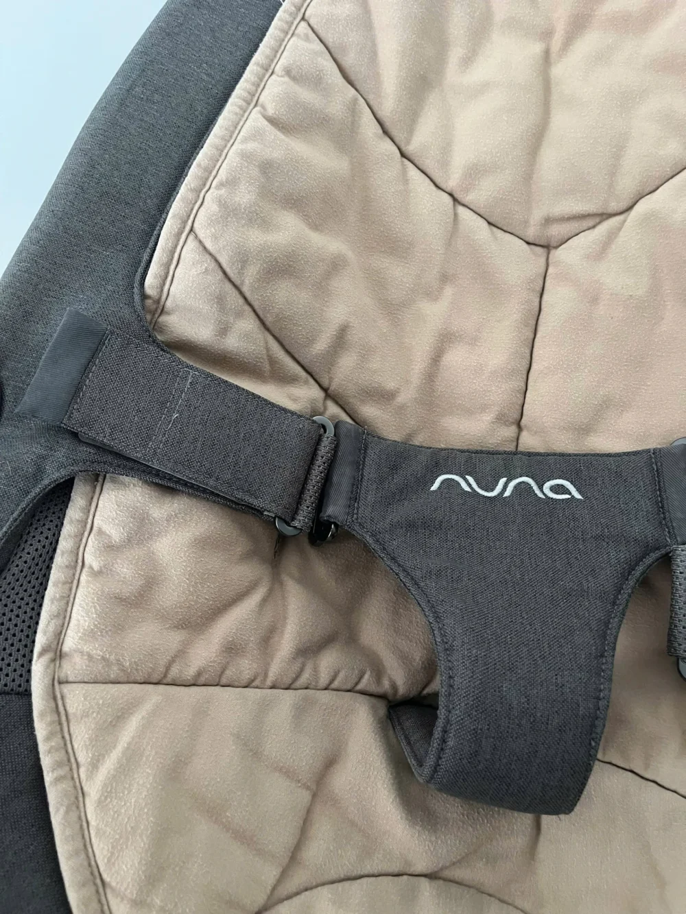 Nôi nuna leaf curv màu xám lót be kèm thanh đồ chơi 0-60kg - Ảnh 12