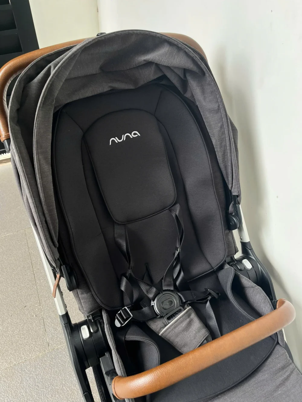 Xe đẩy Nuna triv màu xám đậm khung bạc (2) - Ảnh 6