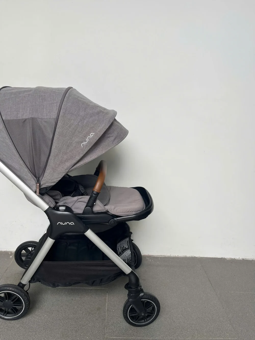 Xe đẩy Nuna triv màu xám nhạt khung bạc 0-4 tuổi - Ảnh 12