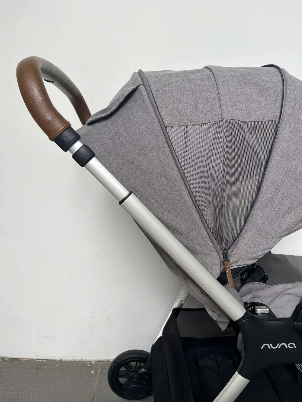 Xe đẩy Nuna triv màu xám nhạt khung bạc 0-4 tuổi - Ảnh 13