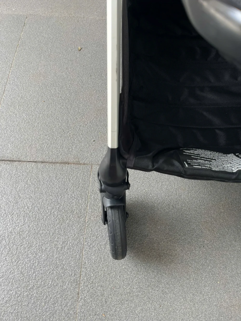 Xe đẩy Nuna triv màu xám nhạt khung bạc 0-4 tuổi - Ảnh 4
