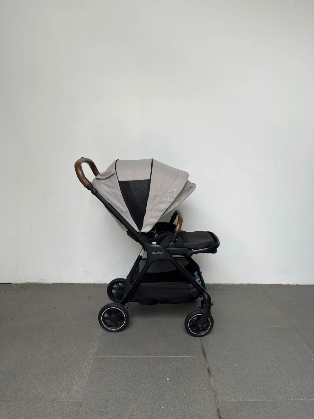 Xe đẩy Nuna triv màu xám nhạt khung đen 0-4 tuổi - Ảnh 10