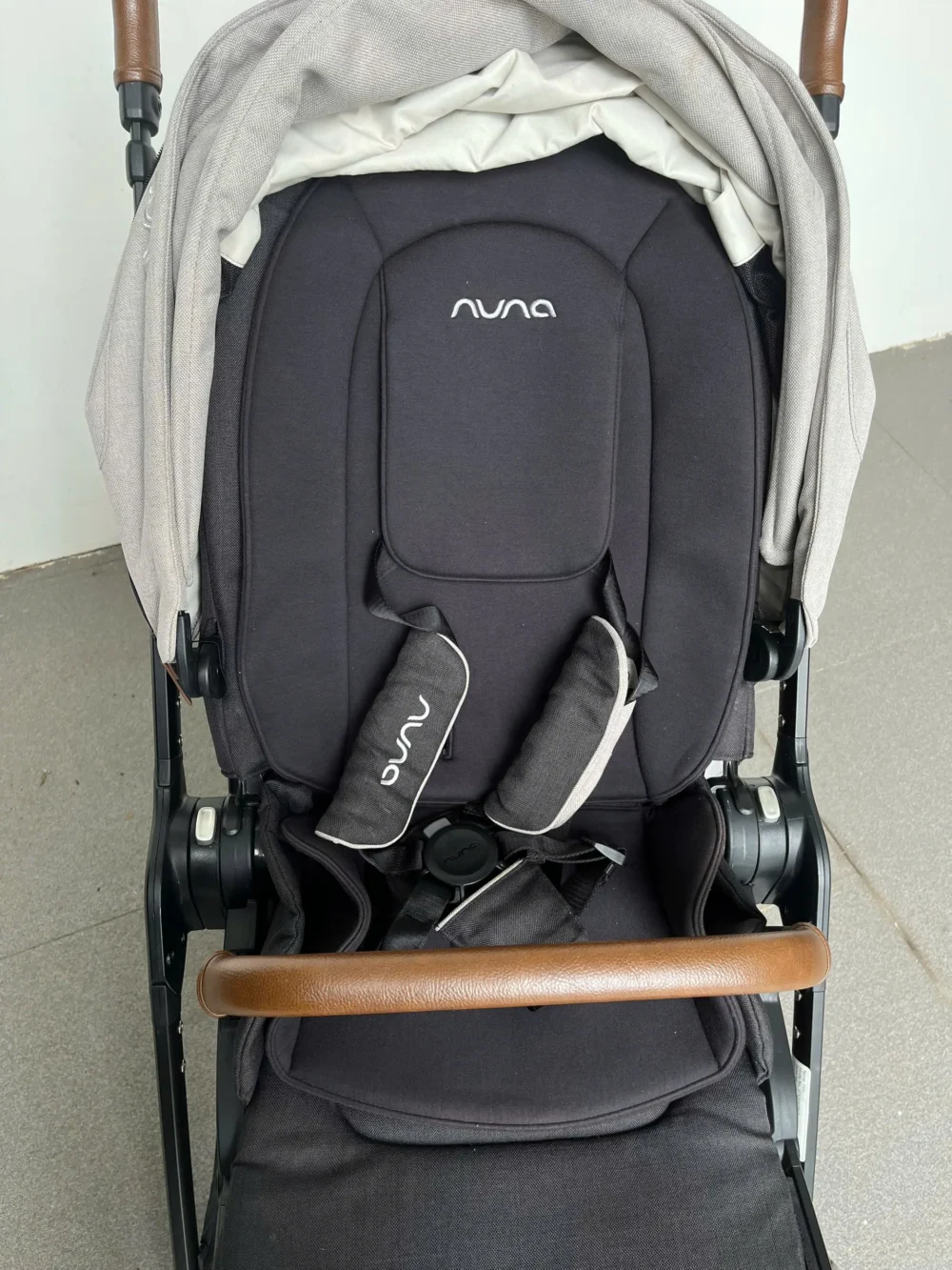 Xe đẩy Nuna triv màu xám nhạt khung đen 0-4 tuổi - Ảnh 8