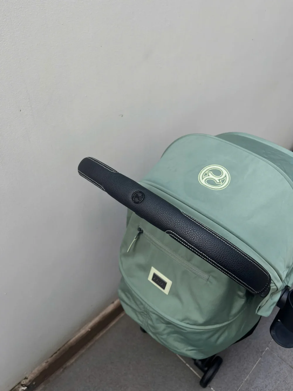 Xe đẩy Cybex Coya màu xanh (kèm sẵn bumper và cup holder) - Ảnh 4