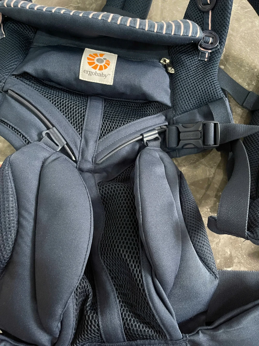 Địu Ergo baby Omni 360 cool air mesh xanh navy sọc hồng (còn box) tặng kèm yếm địu - Ảnh 11