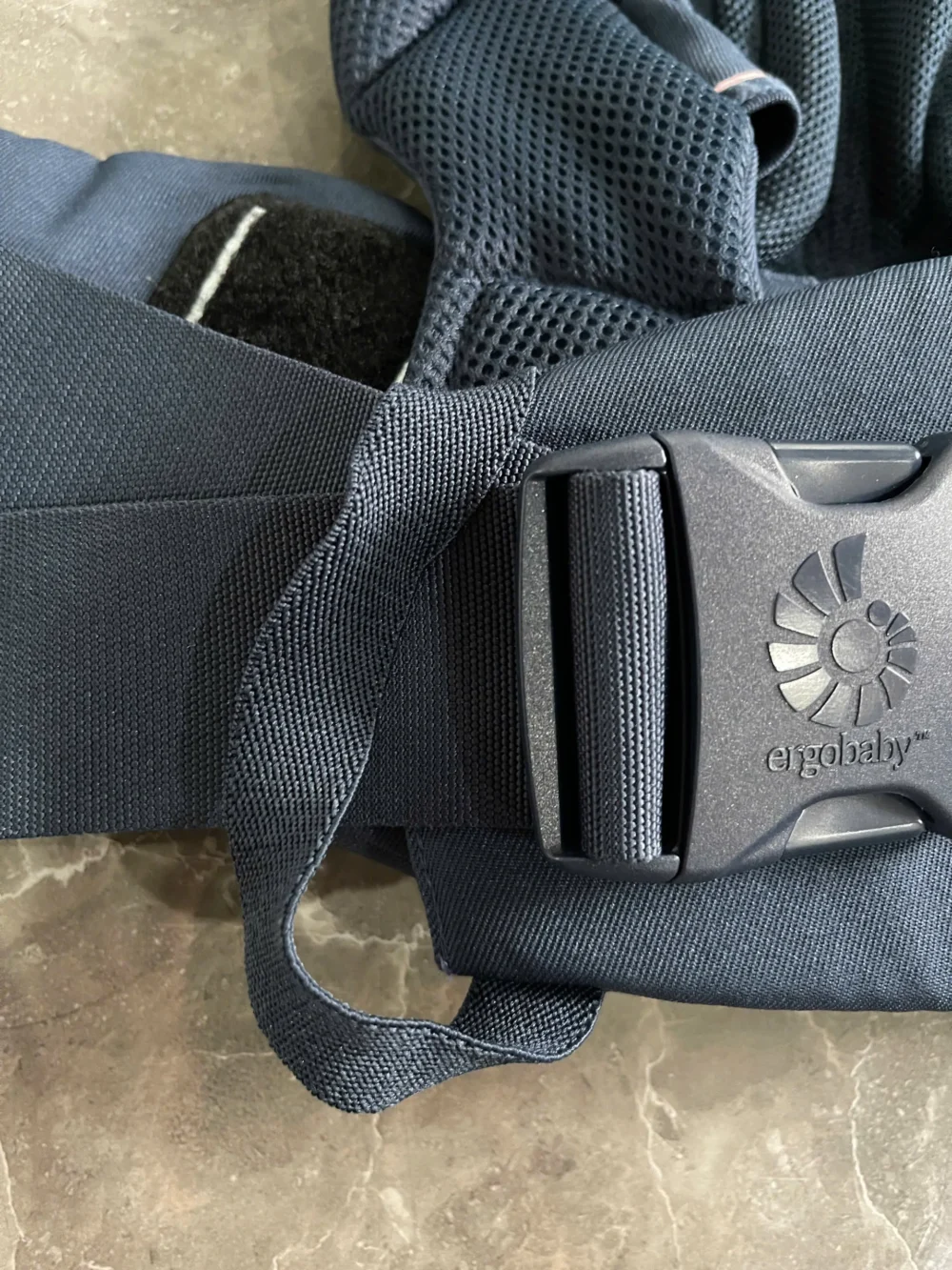 Địu Ergo baby Omni 360 cool air mesh xanh navy sọc hồng (còn box) tặng kèm yếm địu - Ảnh 19