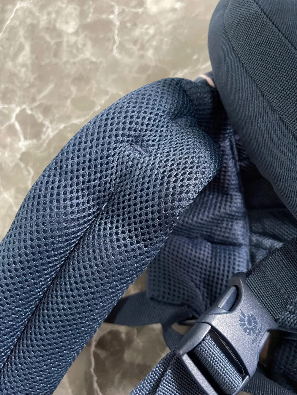 Địu Ergo baby Omni 360 cool air mesh xanh navy sọc hồng (còn box) tặng kèm yếm địu - Ảnh 4