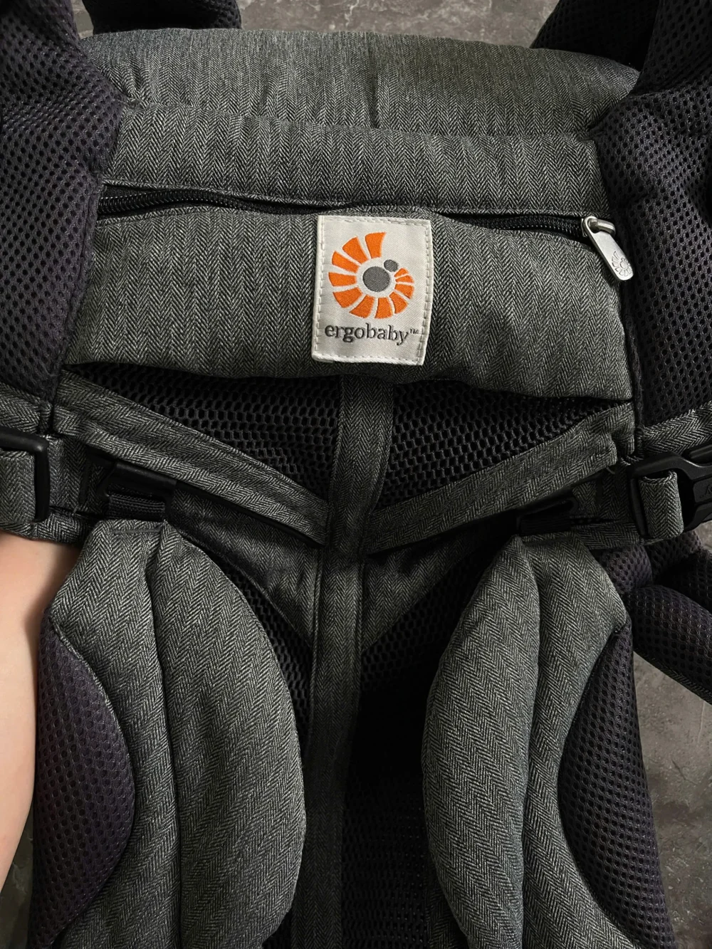 Địu Ergo baby Omni 360 cool air mesh màu xám đậm phối đen - Ảnh 27
