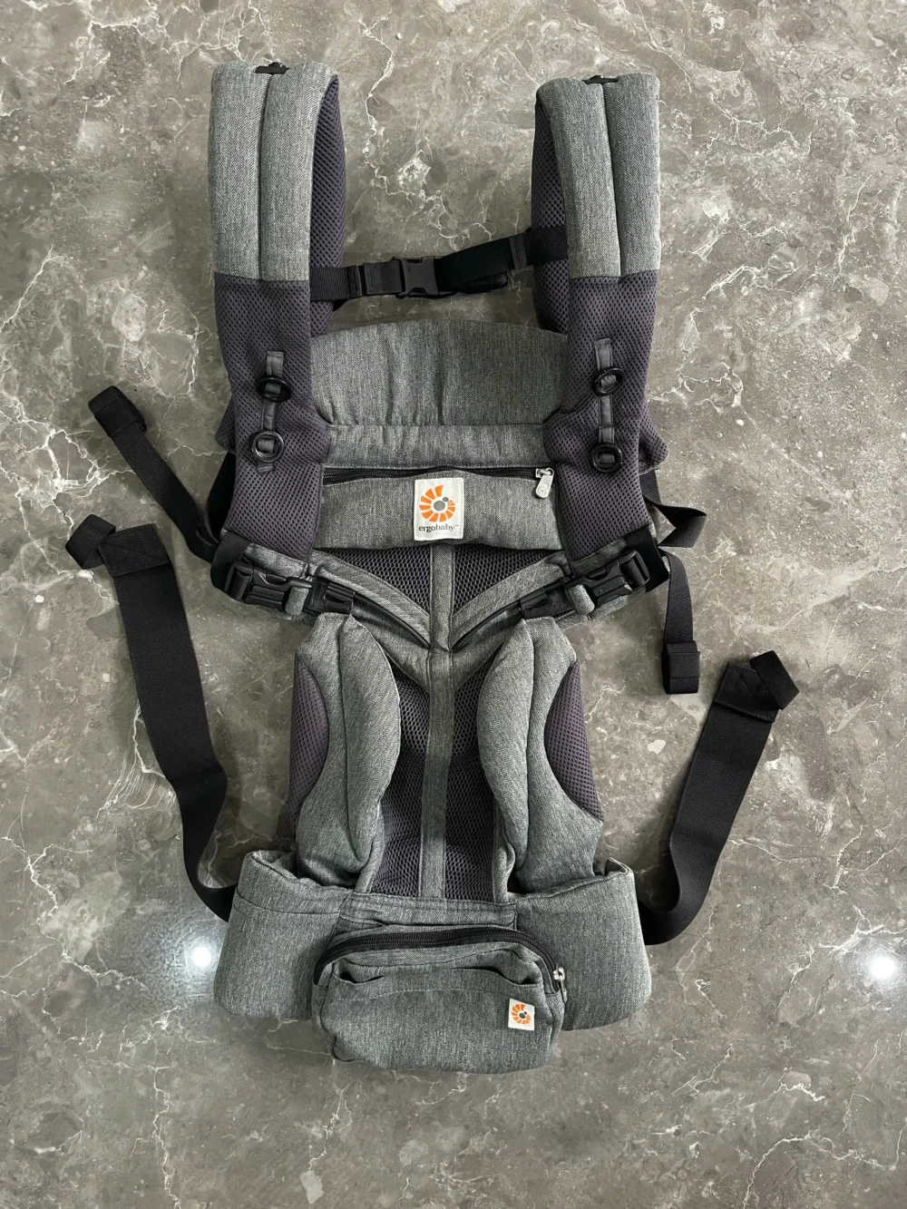 Địu Ergo baby Omni 360 cool air mesh màu xám đậm phối đen - Ảnh 3