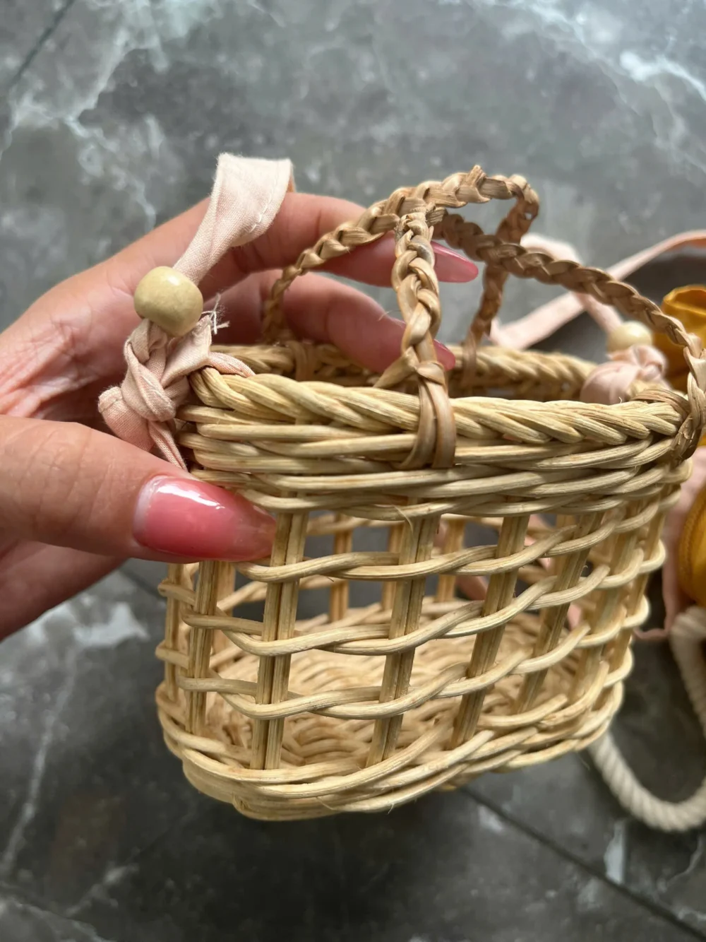 Set 4 món 2 kính râm và 2 túi nhỏ cho bé gái Zara và handmade - Ảnh 3