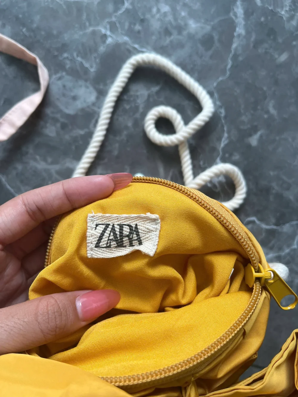 Set 4 món 2 kính râm và 2 túi nhỏ cho bé gái Zara và handmade - Ảnh 4