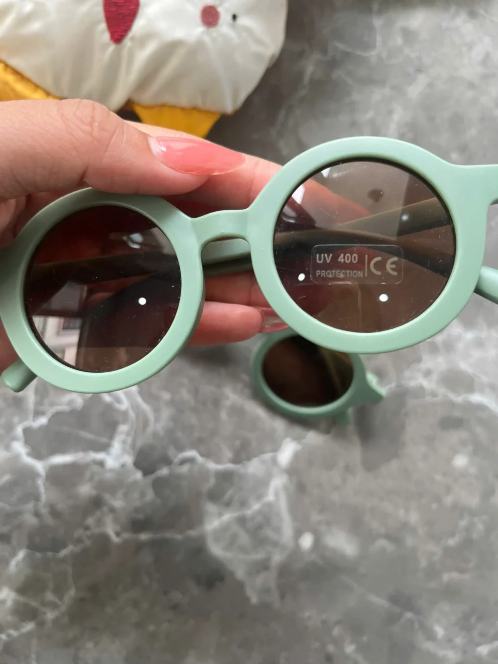 Set 4 món 2 kính râm và 2 túi nhỏ cho bé gái Zara và handmade - Ảnh 5